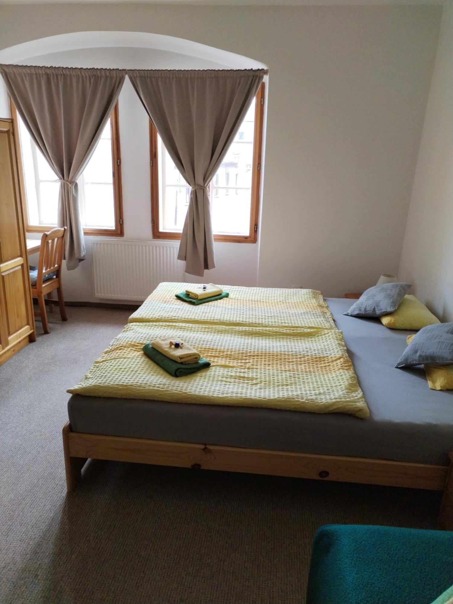 Hotel U Zvonu กุตนาฮอรา ภายนอก รูปภาพ